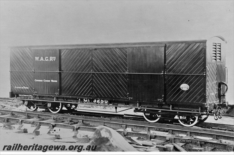 P20326
GB class 3250 bogie covered goods wagon with diagonal planking, side and end view
