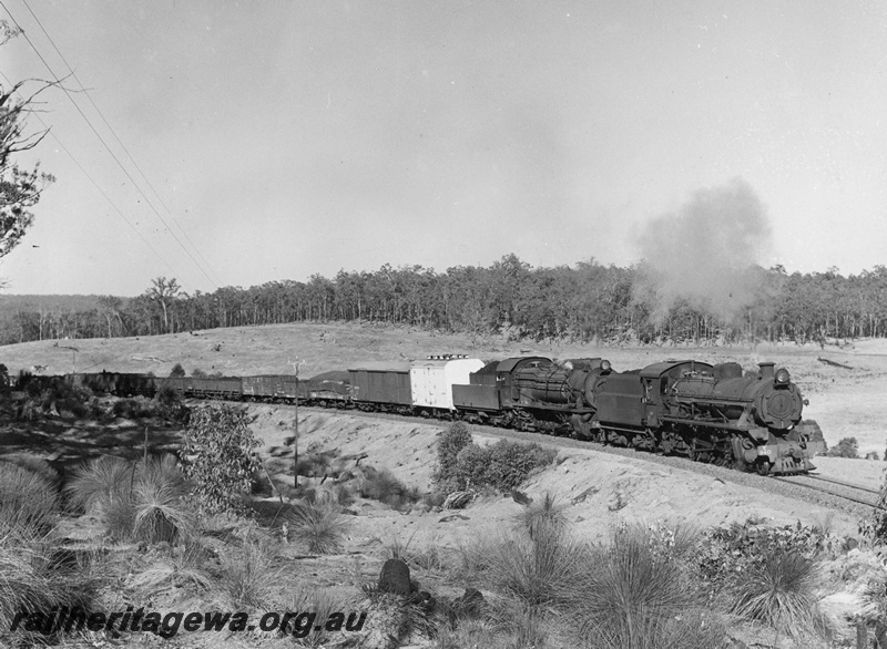 P20400
W class 940 double heading with a S class on a goods train near Greenbushes, PP line
