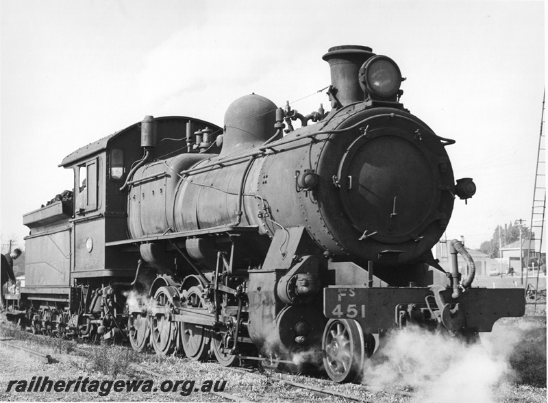 P20623
FS Class 451 with a Pyle headlight and Y shaped clack valves, side and front  view shunting, Collie,  BN line
