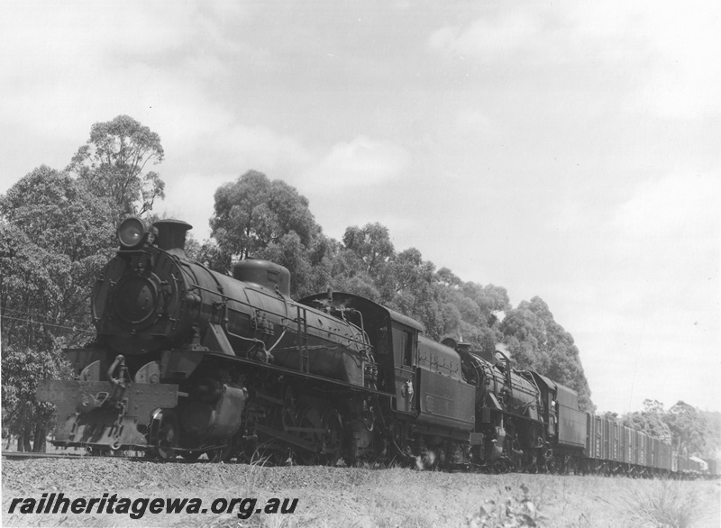 P20648
W Class 904 double heading with V Class, empty down coal train heading to Collie, BN line, same train as P20649
