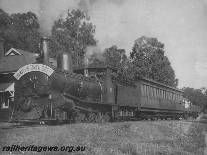 P20651
Millars G Class 61, AA Class 206 carriage and an R class wagon, Jarrahdale, ARHS tour
