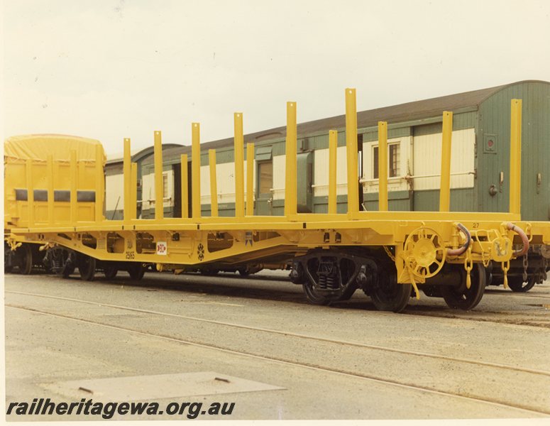 P20706
QUA class 25165  flat wagon with stanchions, Midland Workshops, ER line, side and end view
