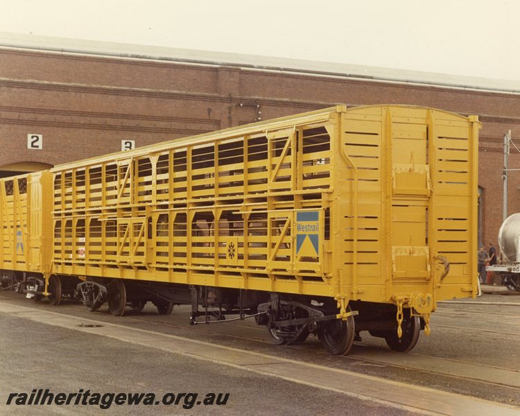 P20714
SX class bogie sheep wagon, TA class cattle wagon (part only), Midland Workshops, ER line, side and end view
