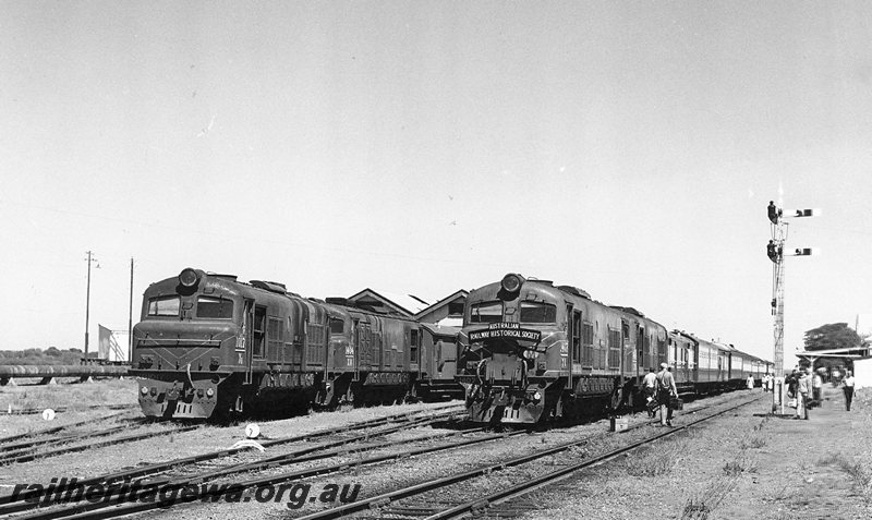 P20723
Coolgardie- XB class 1017 & XA class 1404 waiting departure to Kalgoorlie, XA class 1407 & XA class 1416 hauling ARHS Esperance Reso Tour waiting to depart for Esperance. Livery of all locomotives is green with red/yellow stripe)  EGR line.
