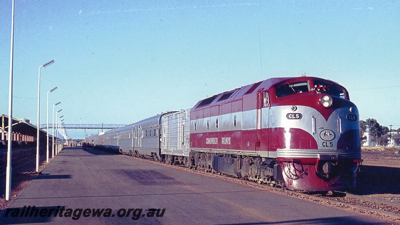 P20743
CL class 5 (Commonwealth Railways livery) at Kalgoorlie Station heading an east bound 