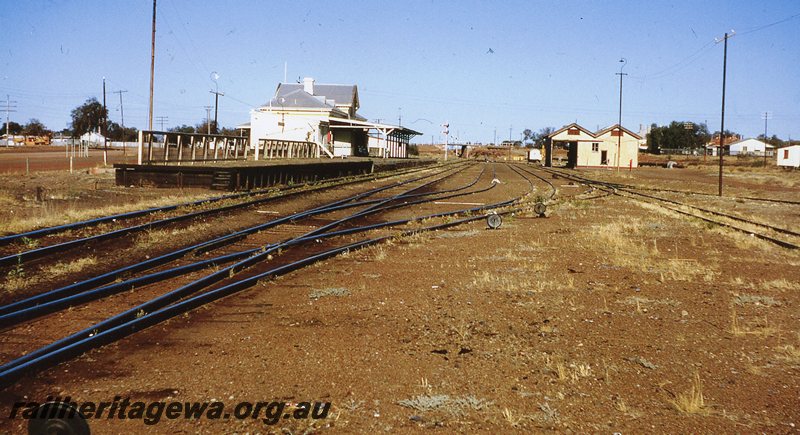 P20752
Coolgardie station and yard looking east. Signals and road bridge in background, 1st class good shed in photo.  EGR line. 
