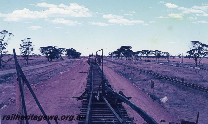 P20772
Construction of the standard gauge railway near Doodlakine. Narrow gauge railway  and goldfields water pipeline on right. EGR line.
