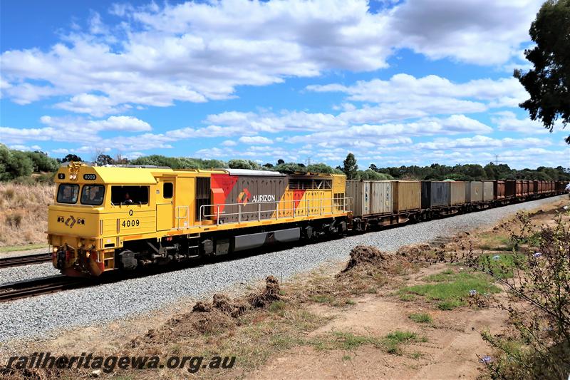 P21002
Aurizon Q class 4009 in the yellow with red and grey areas livery on a south bound freight train passing through Hazelmere.
