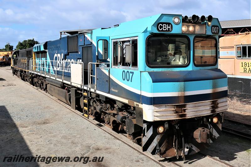 P21021
CBH Group loco CBH class 007 towing Watco Australia loco DR class 1565 through the Rail transport Museum en route to UGL's plant in Bassendean, side and front views.

