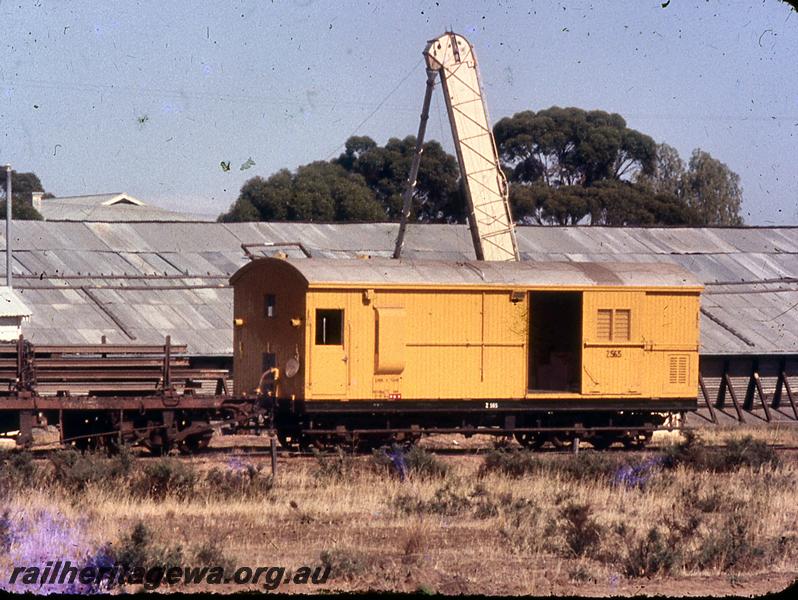 P21026
Z class 564 brakevan, yellow livery, wheat bin, grain elevator, location unknown, end and side view

