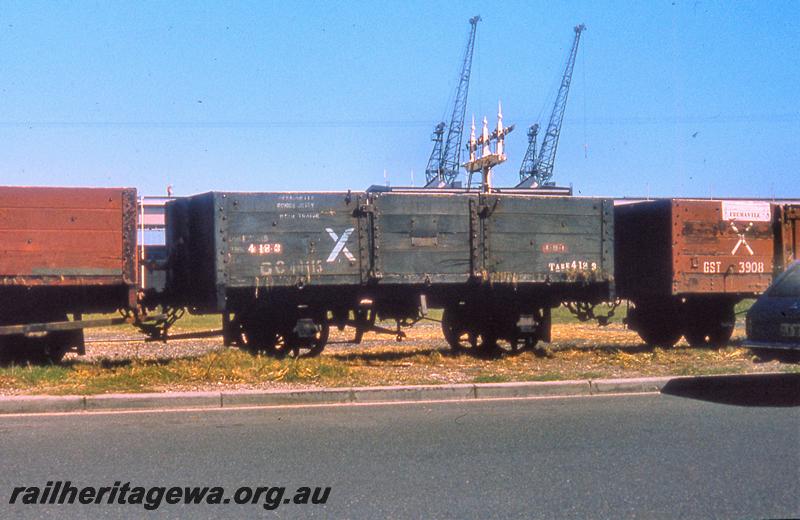 P21033
GC class 40115, ex MRWA AC class, in the MR blue/grey livery, coupled to GST class 3908, Fremantle,, both blue Cross'  wagons, side view
