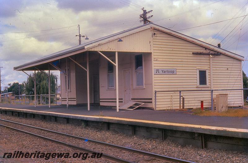 P21052
Station building, Yarloop, SWR line, trackside and north end view showing the nameboard
