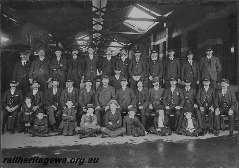 P21149
Fremantle Station staff and some children, c1910, group photo
