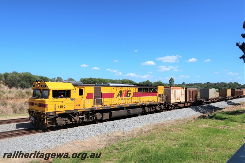 P21185
ARG Q class 4010 in the yellow with red stripe livery on a southbound freight train through Hazelmere
