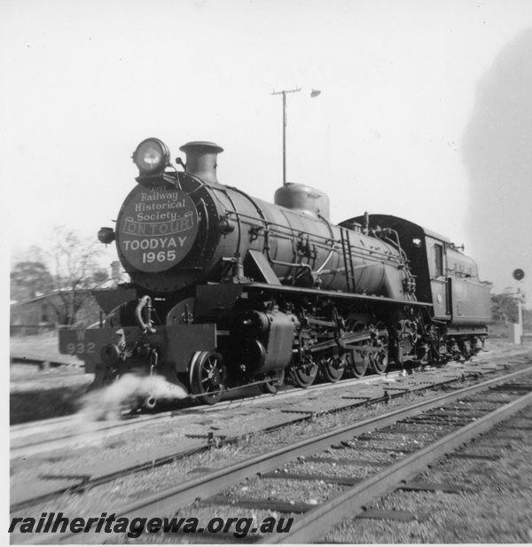 P21204
W class 932, on Australian Railway Historical Society tour, clour light signal, Toodyay, CM line, front and side view
