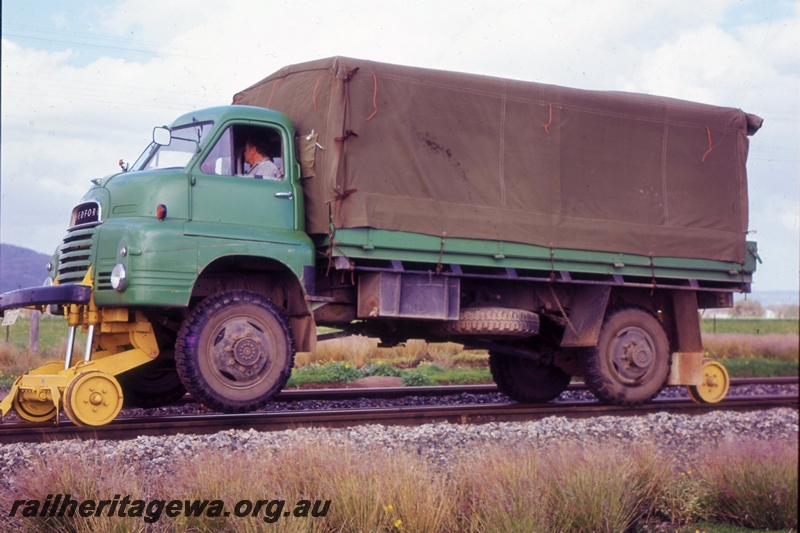 P21319
Bedford S series  hi rail truck in WAGR green livery, Swan Valley near Millendon.  Side view of vehicle. ER line.
