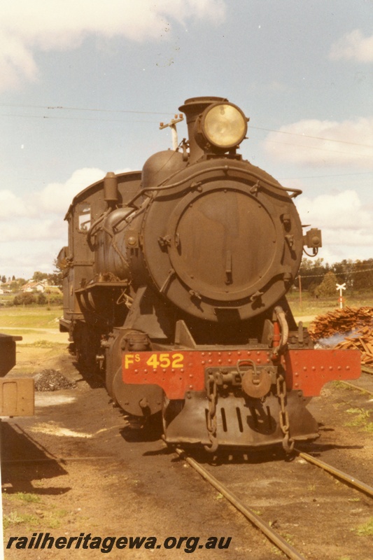 P21348
WAGR FS class 452, 4-8-0 steam loco stowed at Collie front on view
