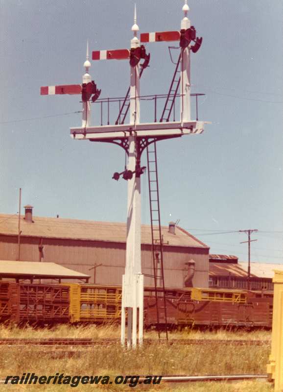 P21766
lower quadrant signal gantry,  Midland. ER line.
