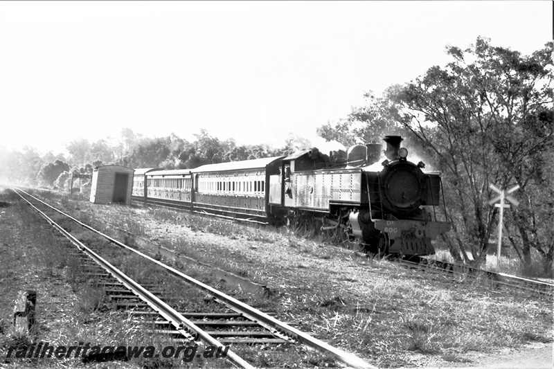 P22144
DD class 600 departing Stoneville hauling a Midland- Chidlow passenger train. ER line.
