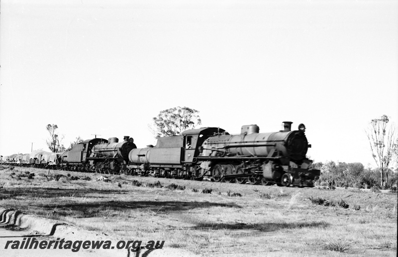 P22155
W class 902 & W class 946 approaching Wagin from Newdegate. WLG line. 
