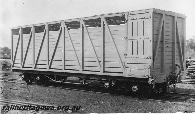 P22230
T class cattle wagon, side and end view
