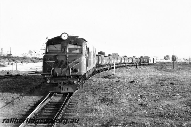 P22821
XA class 1414 on oil train comprising tanker wagons and van, points, Golden Gate, B line, front and side view
