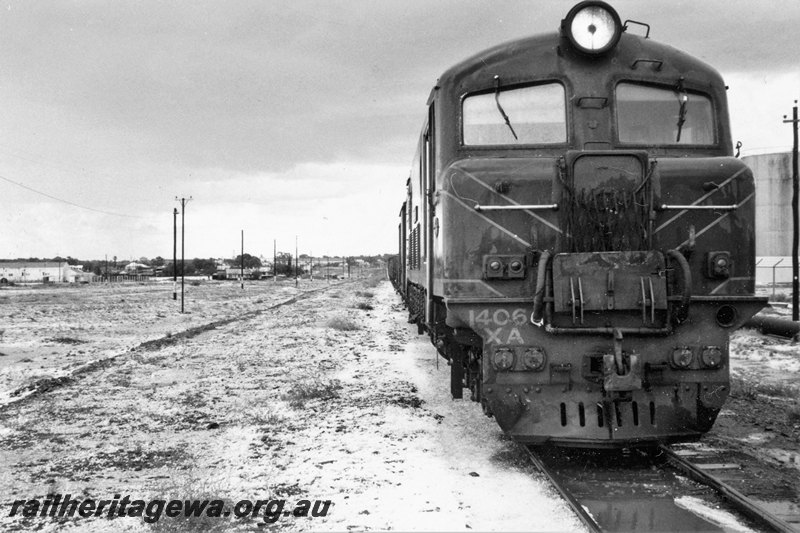 P22825
XA class 1406 on No 9 goods, after heavy hail storm, Croesus, B line, side and front view
