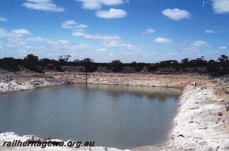 P22850
Railway dam, Woolgangie, EGR line, view into dam from damside
