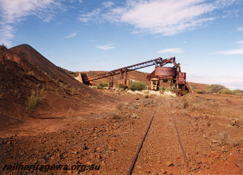 P22855
Line leading to the loading facility at Westmine, view along the track, TW line.
