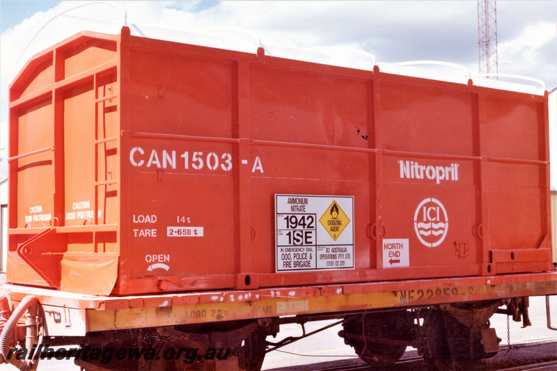 P22865
Bulk ammonium nitrate container No. CAN1503-A Nitropil ICI, on NF class 22859 wagon, end and side view
