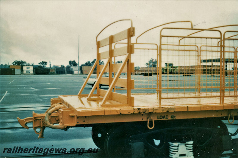 P22873
End of QCE class 23650 wagon with ends and sides, showing close up view of coupler and bulkhead, prototype wagon for palletised traffic, Kewdale, end and side view from trackside
