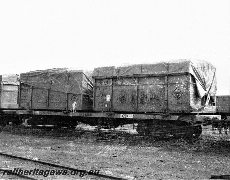 P22877
QRA class 22954 with two AM class nitrate containers on board with 
