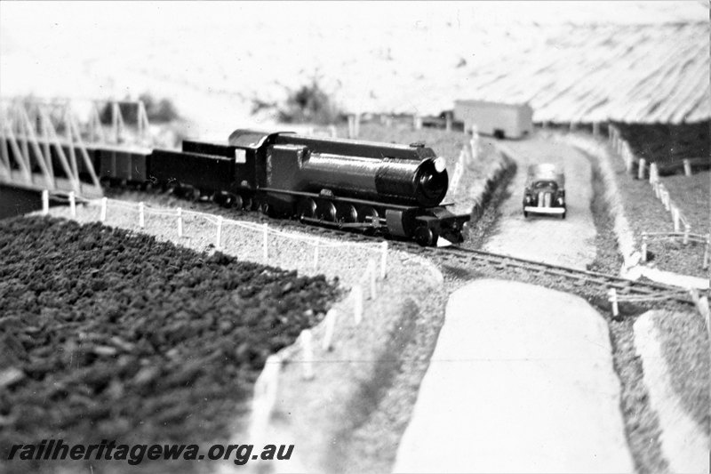 P22886
Model S class loco, scale 1/4 inch = 1 ft, in bulk handling exhibit at Royal Show Perth, made at Midland Junction by WAGR and Co-Operative Bulk Handling, close up view
