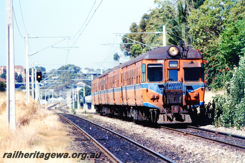 P22900
ADG class 618 leading 4 car DMU, between Subiaco and Daglish, ER line, side and front view from track level

