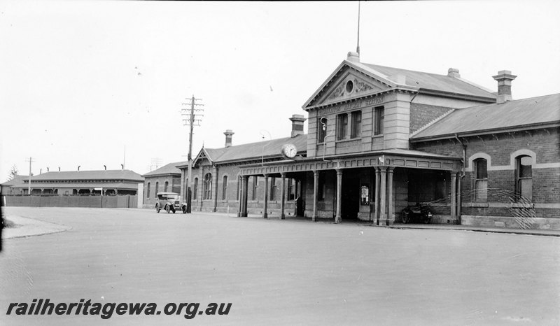 P22930
Station buildings, Geraldton, faade facing the road, car park, clock, car, GA line, view from car park
