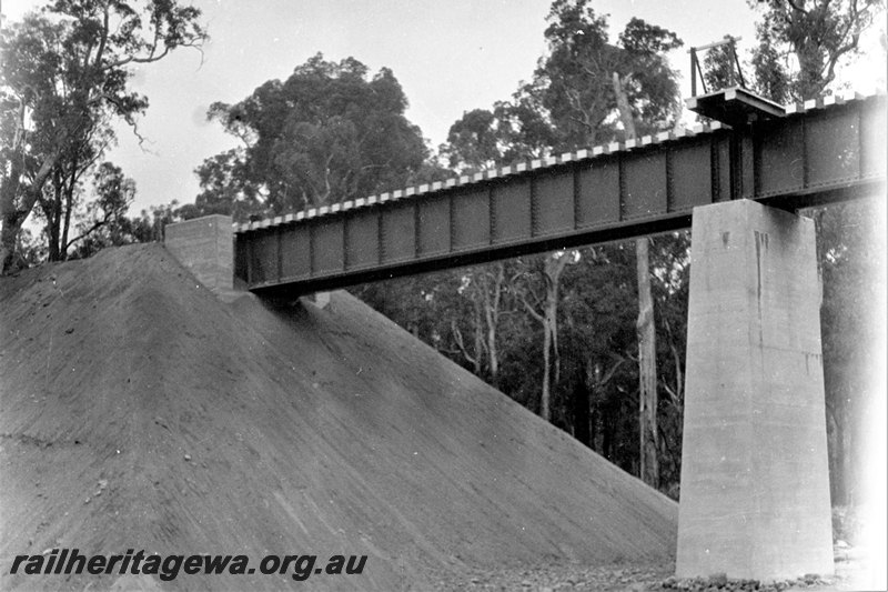 P22948
1 of 5 views of the construction of Hamilton River bridge near Moorehead. BN line. Steel girders on concrete pylons
