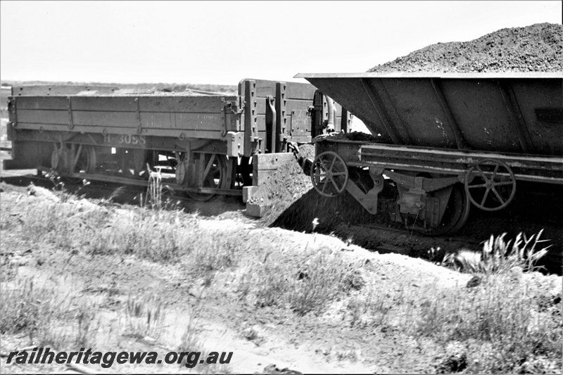 P22970
H class 3098 modified as a ballast plough coupled to a ballast hopper, side and end view
