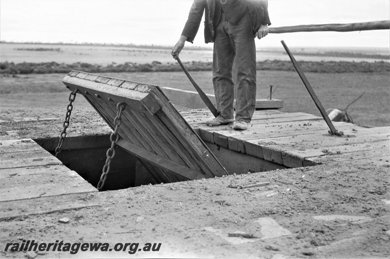 P22974
Ballast loading ramp
