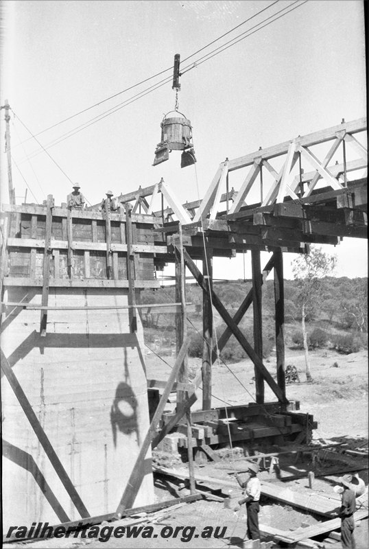 P22993
Eradu bridge Greenough River construction. NR line
