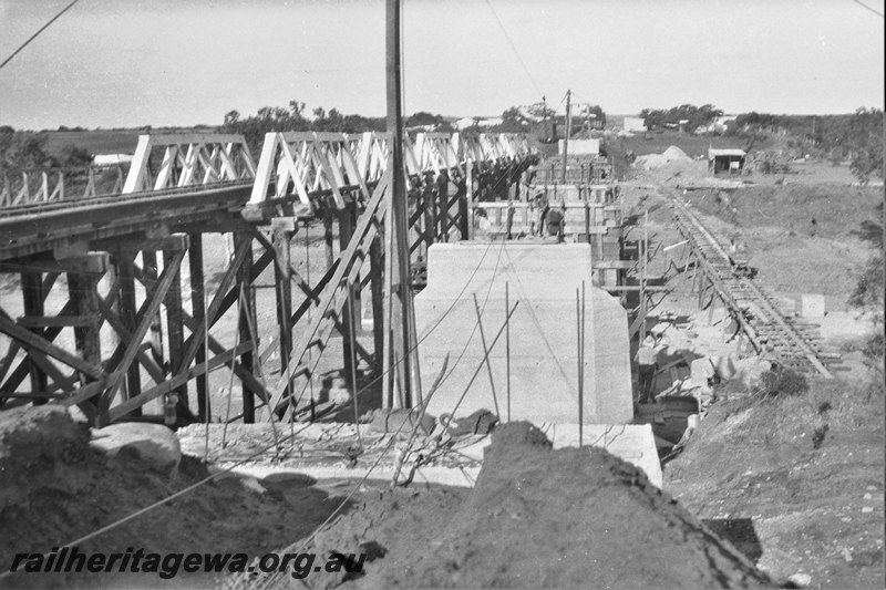 P22995
Eradu bridge Greenough River construction. NR line
