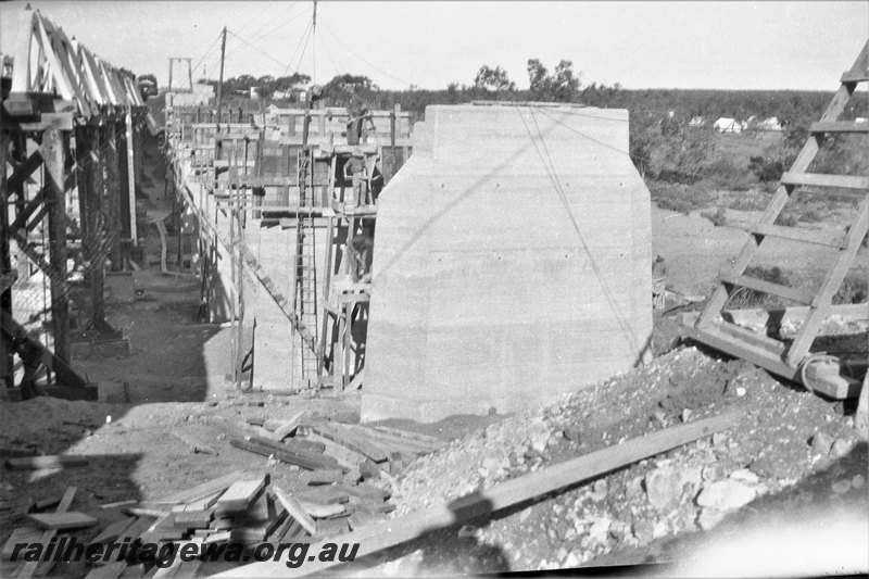 P22999
Eradu bridge Greenough River construction. NR line
