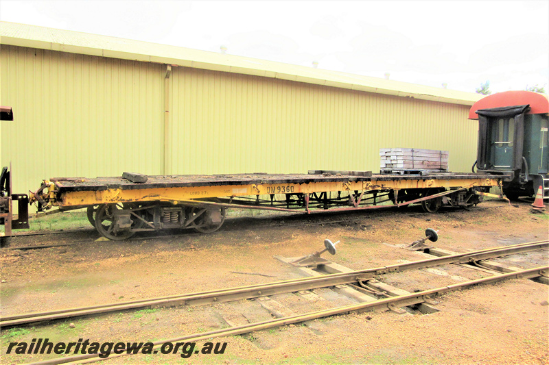 P23029
QM class  9360 showing truss rods, building, points, point levers, Dwellingup, PN line, end and side view
