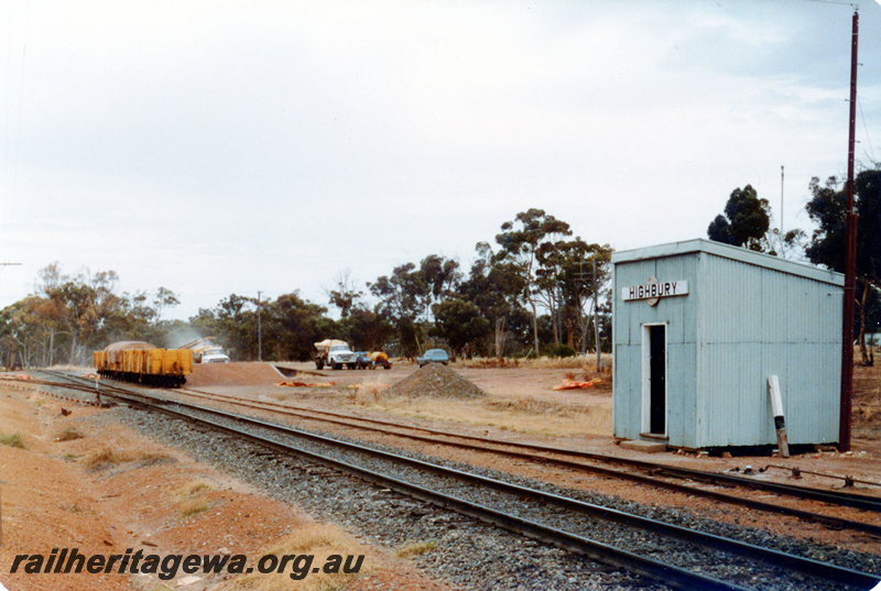 P23061
Rake of wagons, siding, trucks, shed with station nameboard, Highbury, GSR line, track level view
