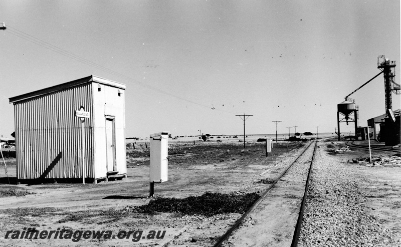 P23076
Station shed, station nameboard, track, overhead grain loader, conveyor,  Ejanding, KBR line, trackside view
