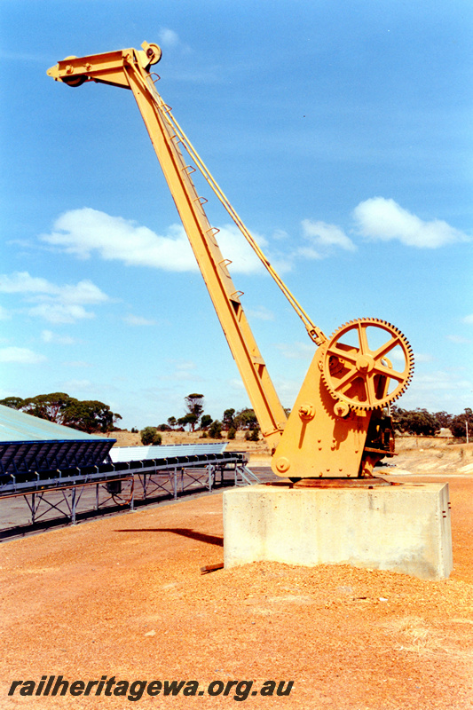 P23098
Stationary crane, on concrete block, wheat bin, Pithara, EM line, ground level view
