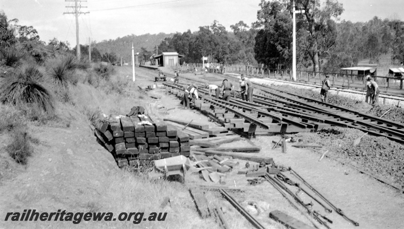 P23127
Putting in double compound (double slip), sleepers, rails, workers, station building, platform, signals, Parkerville, ER line, long view of site
