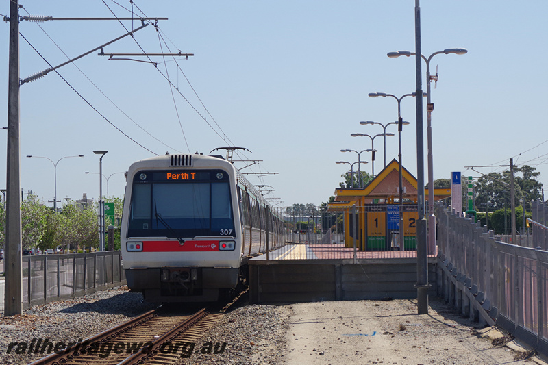 P23179
A series EMU set 7, platform, station building, Queens Park, SWR line, end and side view
