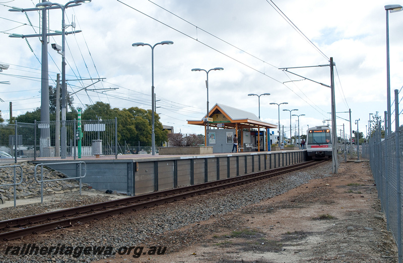 P23186
Platforms, station building, Welshpool SWR line, view from track level
