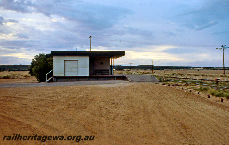 P23213
Station building, carpark and yard, Dongara DE line, side view from ground level
