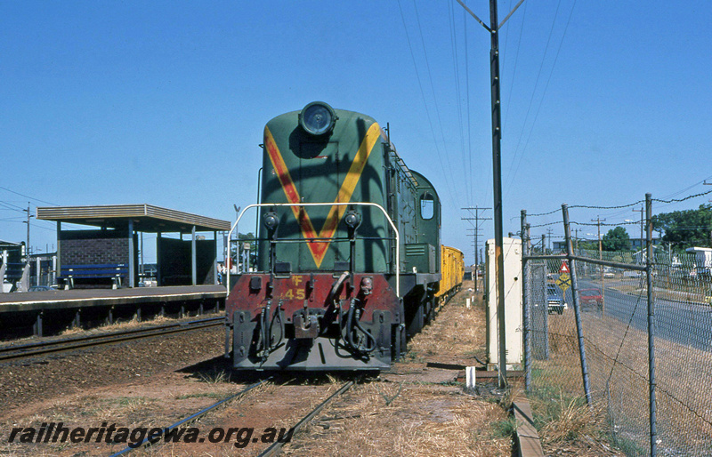 P23214
F class 45, wagons, station building, platform, Welshpool SWR line, end and side view
